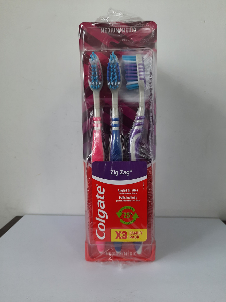 Щітка зубна Colgate Zig Zag X3 Family Pack (2+1=3шт.) (3шт. х 6 ) 18 шт.