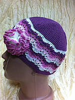 Сиреневая шапка для девочки ажурной вязки с цветком от 1 года до 3 лет