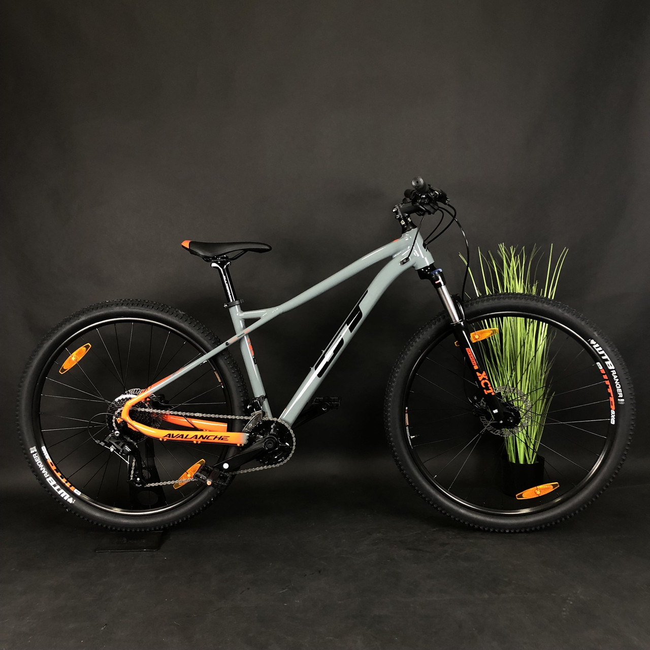 Велосипед гірський 27,5" GT Avalanche Sport S 2022, сірий з помаранчевим, фото 1