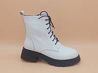 Білі шкіряні черевики. Маленькі (34, 35)