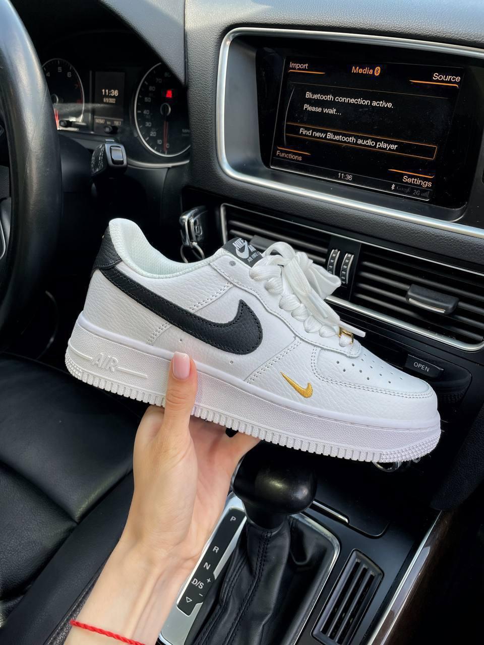 Жіночі кросівки Nike Air Force 1 Swoosh White/Black (білі з чорним) низькі гарні кроси N0076 топ
