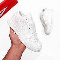 Женские кроссовки Nike Air Jordan 1 Low White (белые) повседневные молодежные кроссы F544 топ