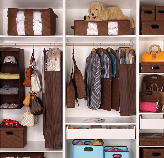 одяг на полицях