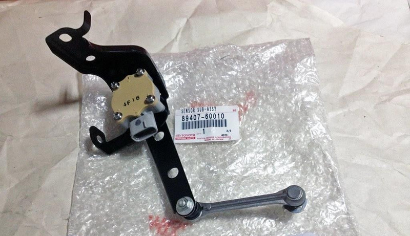 Датчик рівня висоти кузова задній Toyota LAND Cruiser 100/LX470 98- 89407-60010