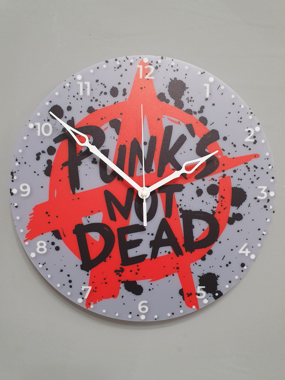 Настінний годинник Punk's Not Dead, подарунок панку