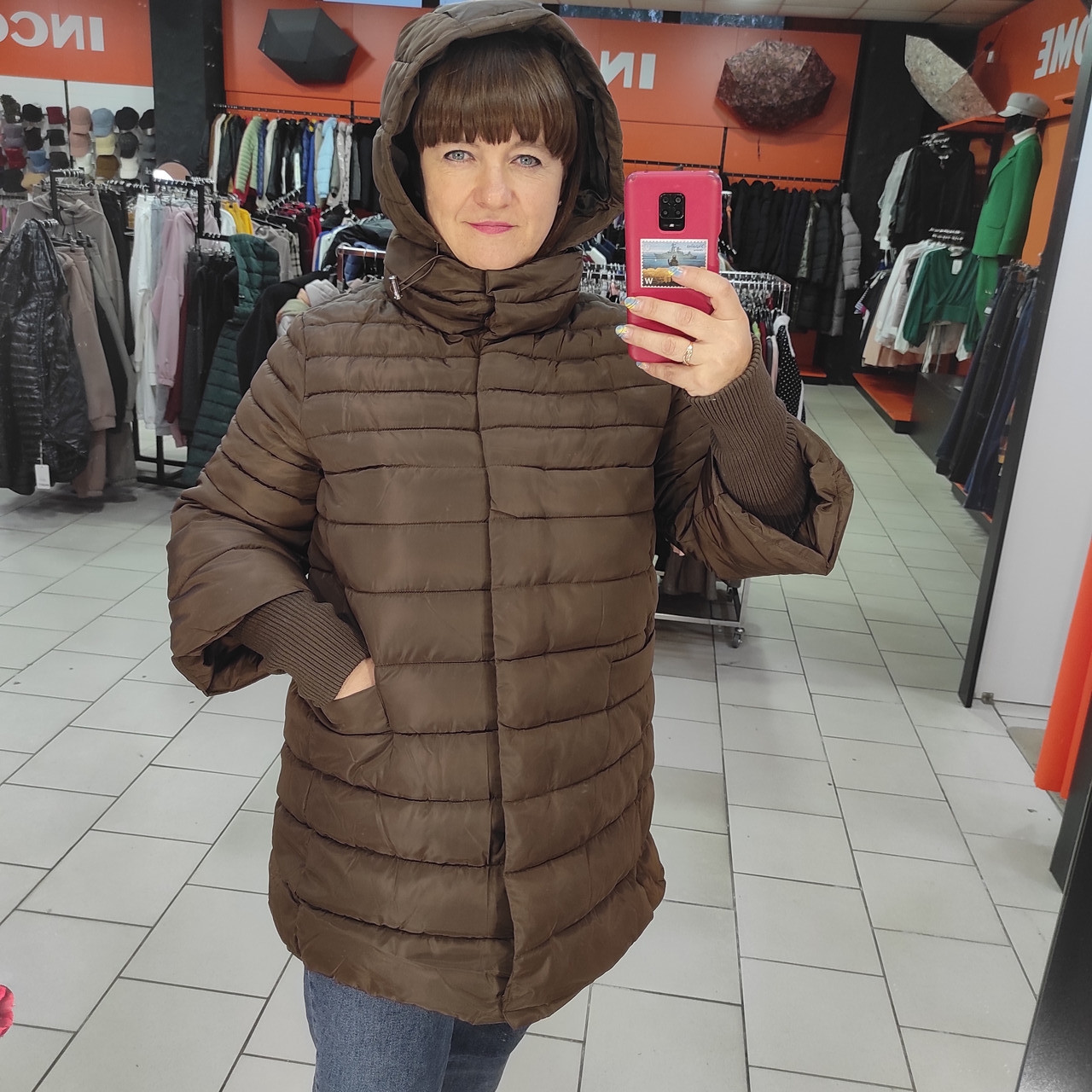 Жіноча зимова куртка бежева капюшон Італія