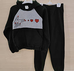 Чорний теплий спортивний костюм на флісі з принтом на худі для дівчинки в розмірі 110-116