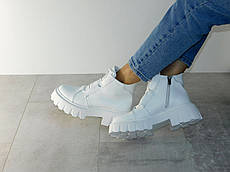 Стильні шкіряні білі черевики жіночі демісезон на модній підошві 39р