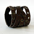 Широкий браслет-манжета із натуральної шкіри ручної роботи застібається на кнопки "Байкер", фото 2
