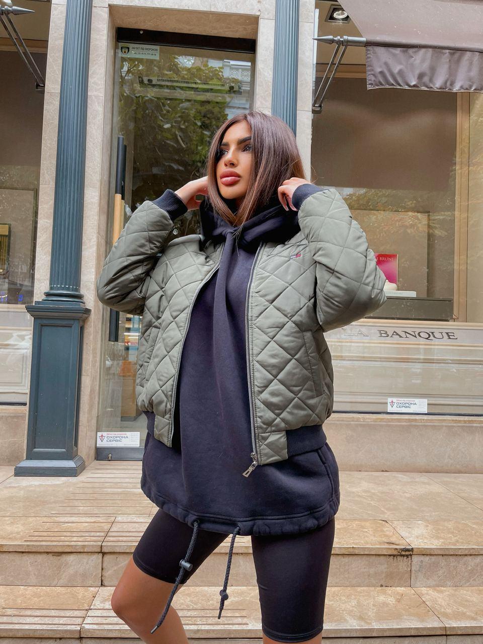 Куртка бомбер стьобана в ромб плащівка з нашивкою шевроном, фото 1