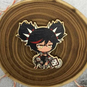 "Синь Янь (Геншин / Genshin)" брошка дерев'яна з уф-друком