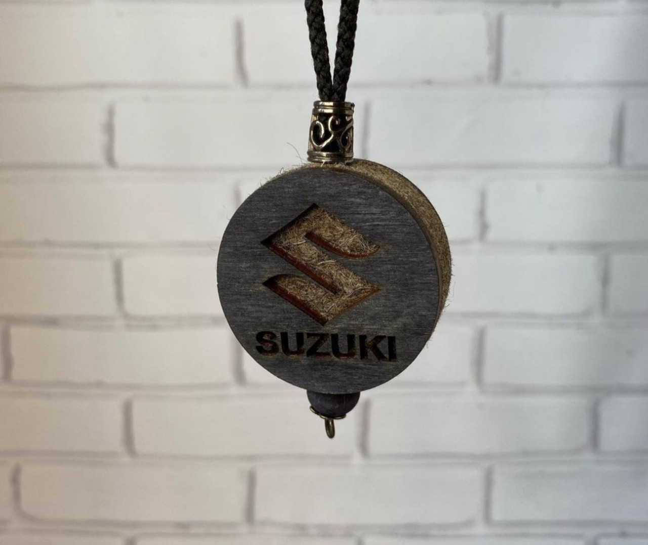 Підвіска ароматизатор Suzuki, Парфуми Сузукі на дзеркало