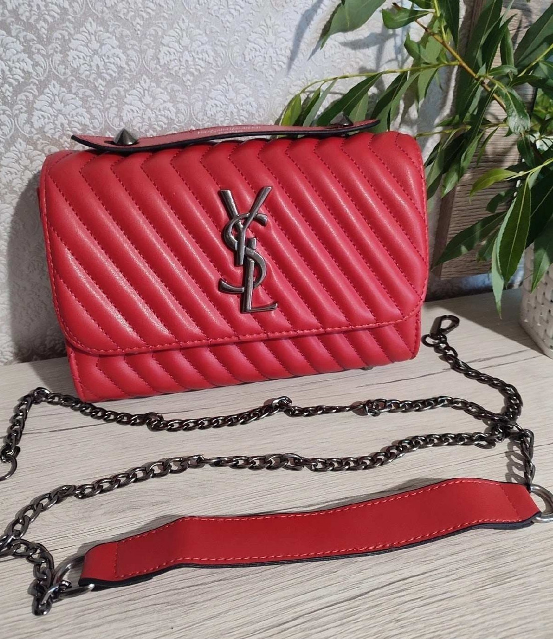 Жіноча сумка YSL на ланцюжку, червона 22×16 см, 931085