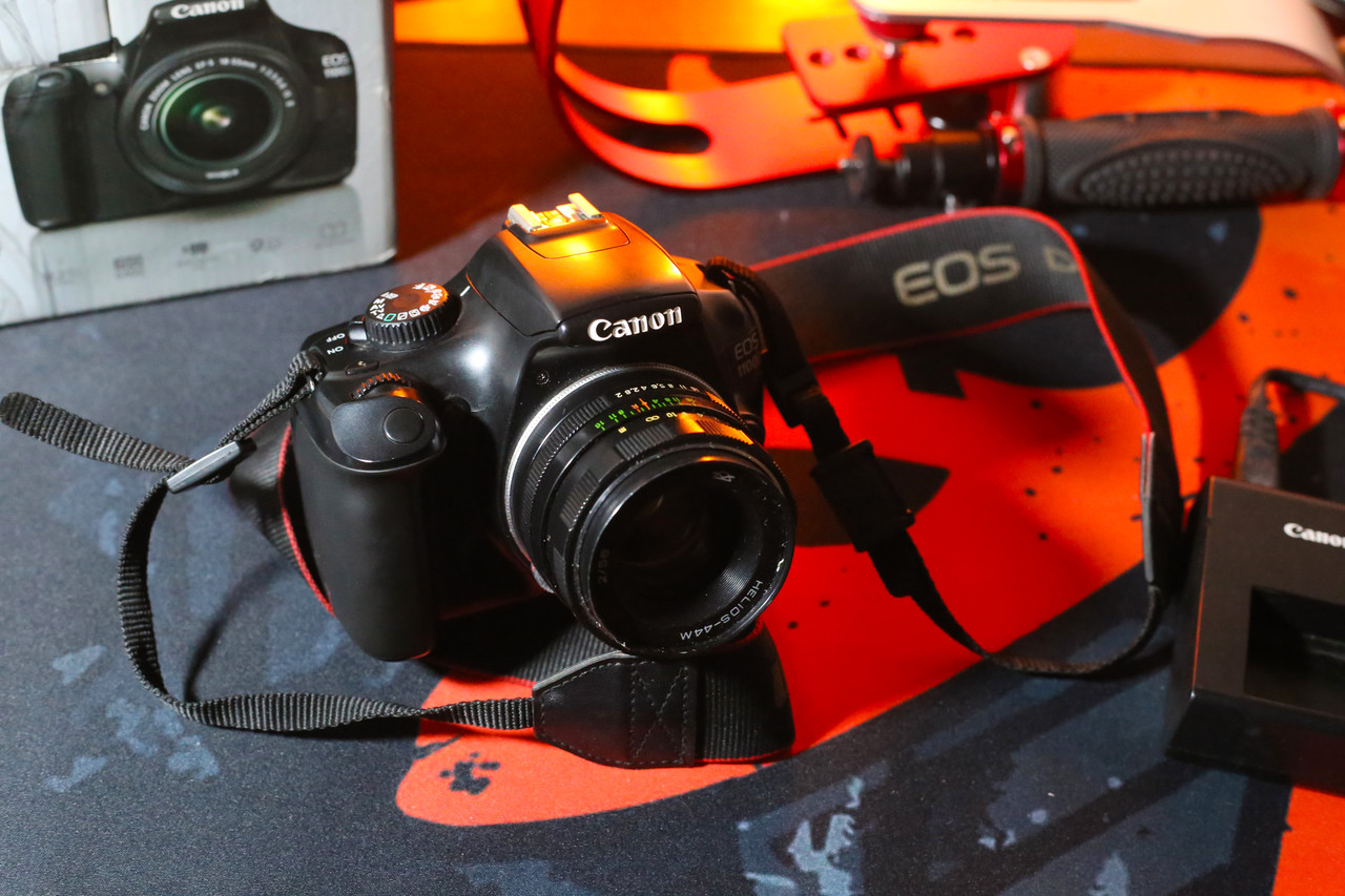 Дзеркальний фотоапарат Canon EOS 1100D + Геліос 44 2 Дзеркалка.Комплект. Б\У