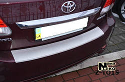 Накладка на бампер із загином Toyota Avensis III FL седан з 2011-2015