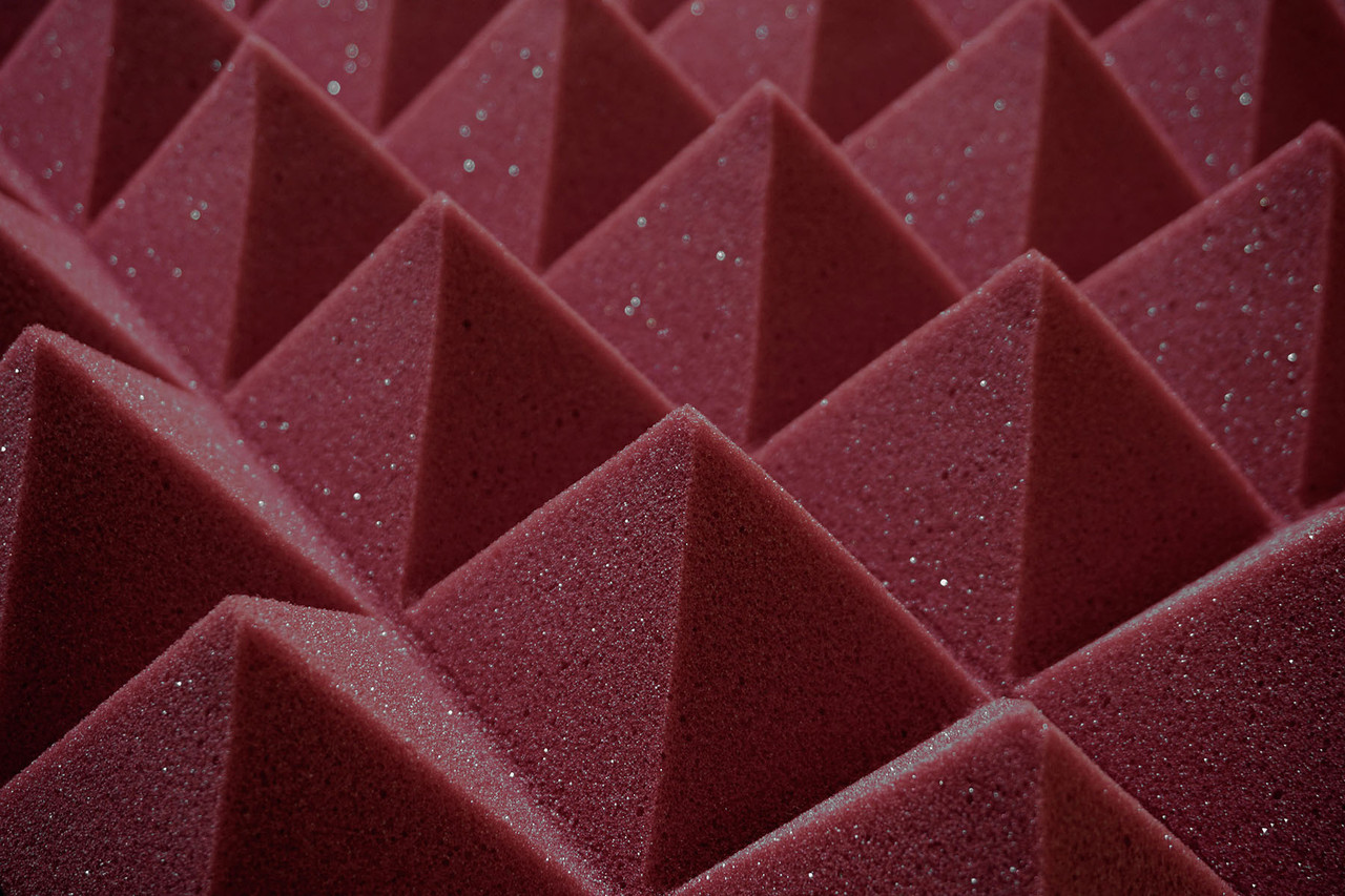 Панель Пирамида 600х600х100 мм из негорючего акустического поролона EchoFom Brilliance, бордовый - фото 2 - id-p1683474326