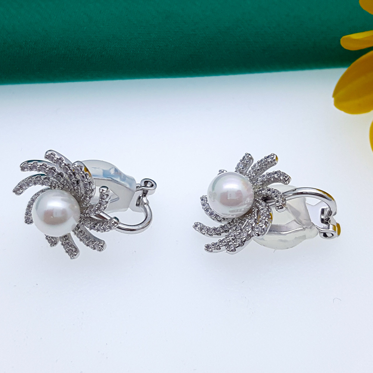 Сережки кліпси, "Квітка" з перлами та камінням, медсталь Xuping, родій