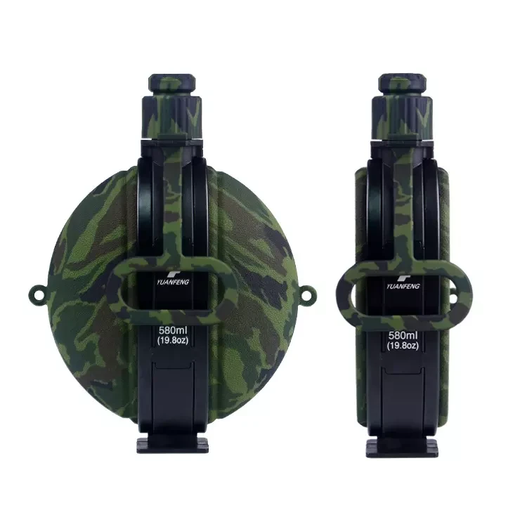 Складана фляга для води 580 ml з карабіном зелений камуфляж