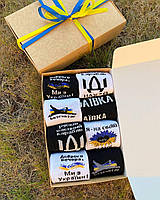 Бокс патриотических женских демисезонных носков 8 пар в подарочной креативной коробке с украинским принтом