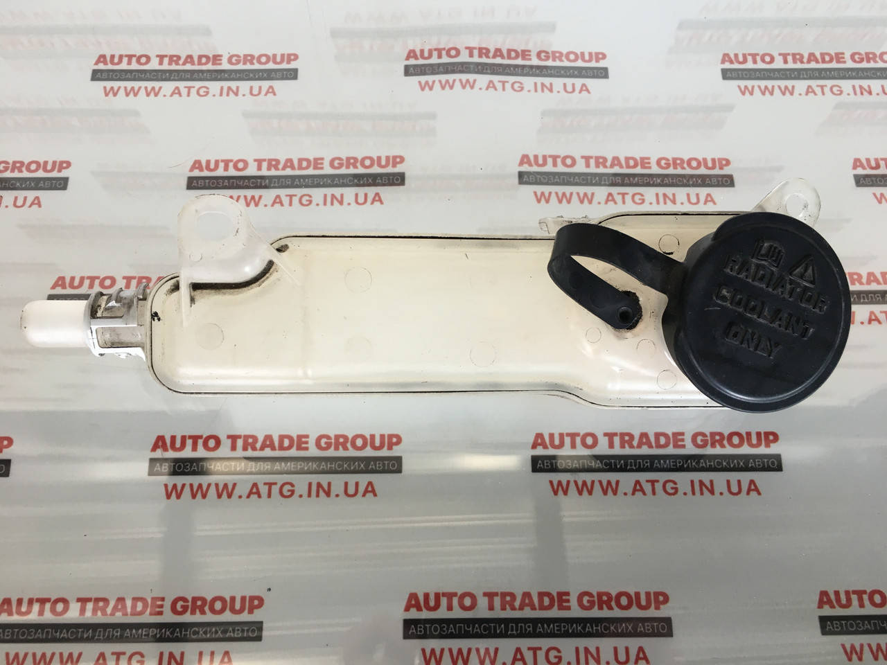 

Расширительный бачок охлаждения малый Ford C-Max Hybrid 13-18 оригинал б/у DS7Z-8A080-D