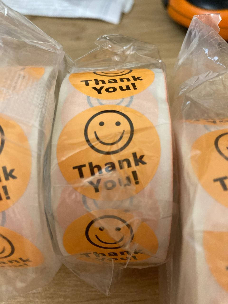 

УЦЕНКА! Наклейки для упаковки 500 шт. в рулоне (цвет персиковый)