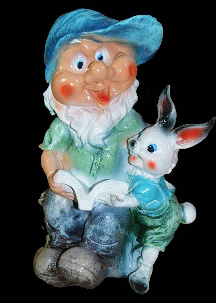 

Садова фігура. Гном з зайчиком в.43/ш.30 см.(Гіпс)