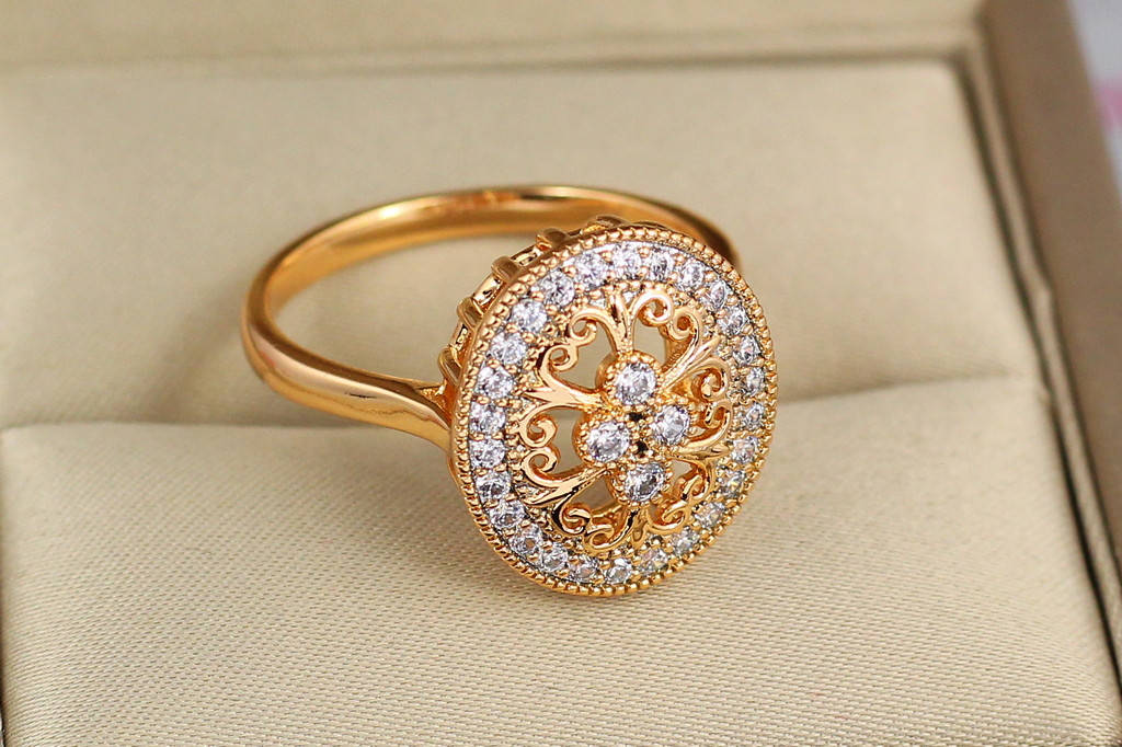 

Кольцо Xuping Jewelry вензеля в овале фианитов р 20 золотистое