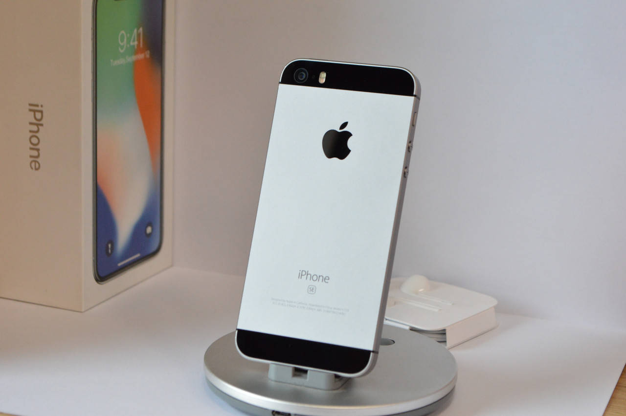 

Смартфон Apple iPhone SE 64GB Neverlock Оригінал з Гарантією, Grey
