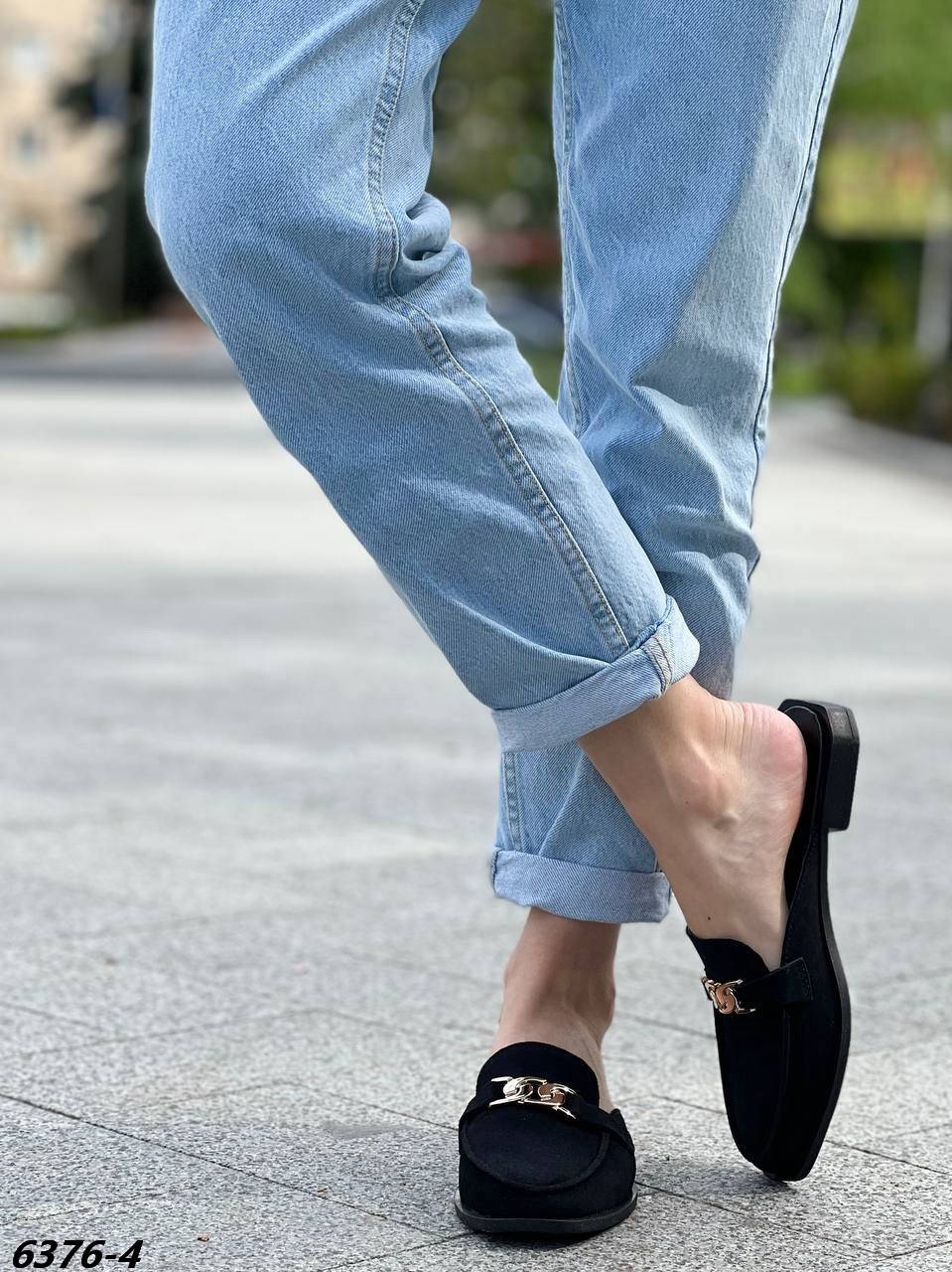 

Шлепанцы мюли женские натур замшевые черные на тонкой подошве с декором в наличии 36р