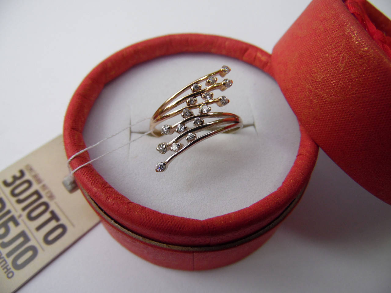 

Золотое женское кольцо. Размер 18