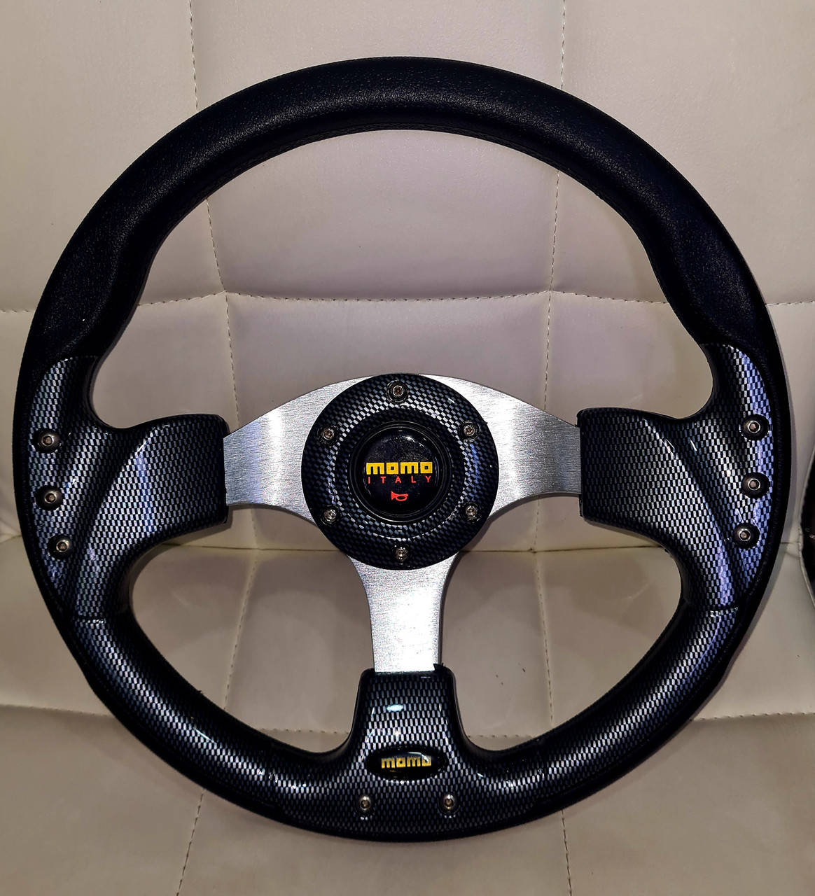

Руль спортивный MOMO под 6 болтов! Качество! Спорт руль КАРБОН