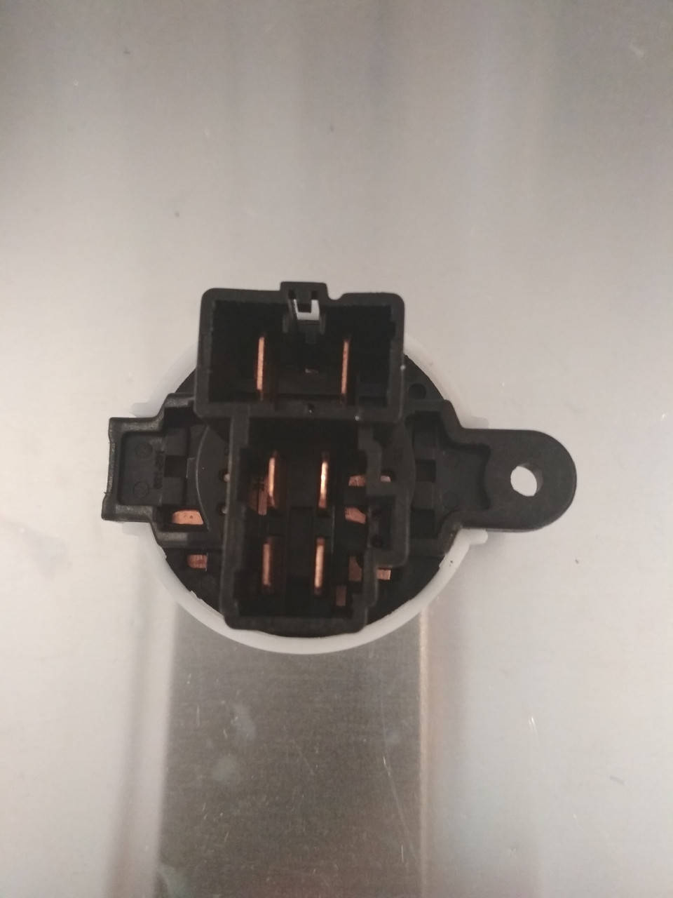 

Mazda 323 BJ / 323F BJ 1998- контактная группа замка зажигания GA7B59411GPE GE4T66151 BJ0E66151 UMY676290