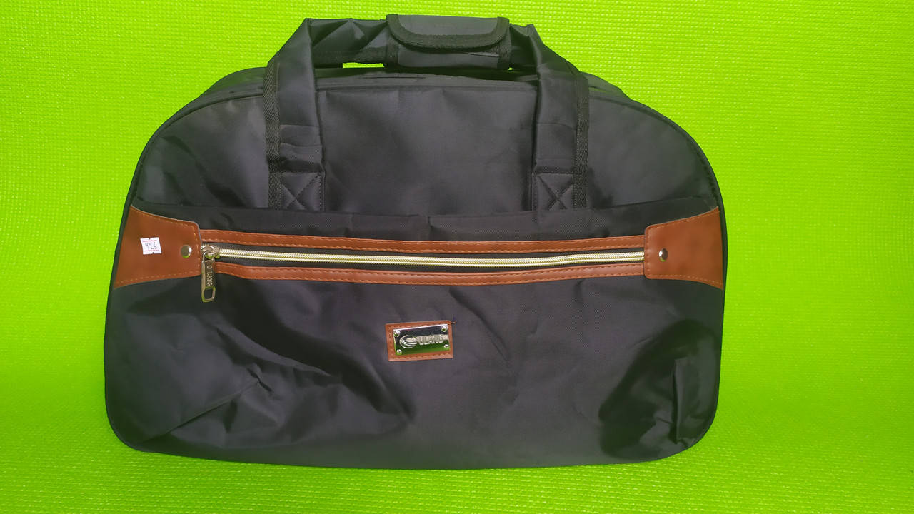 

Сумка дорожная. Сумка размером 50*30*22. Есть ремень через плечо.