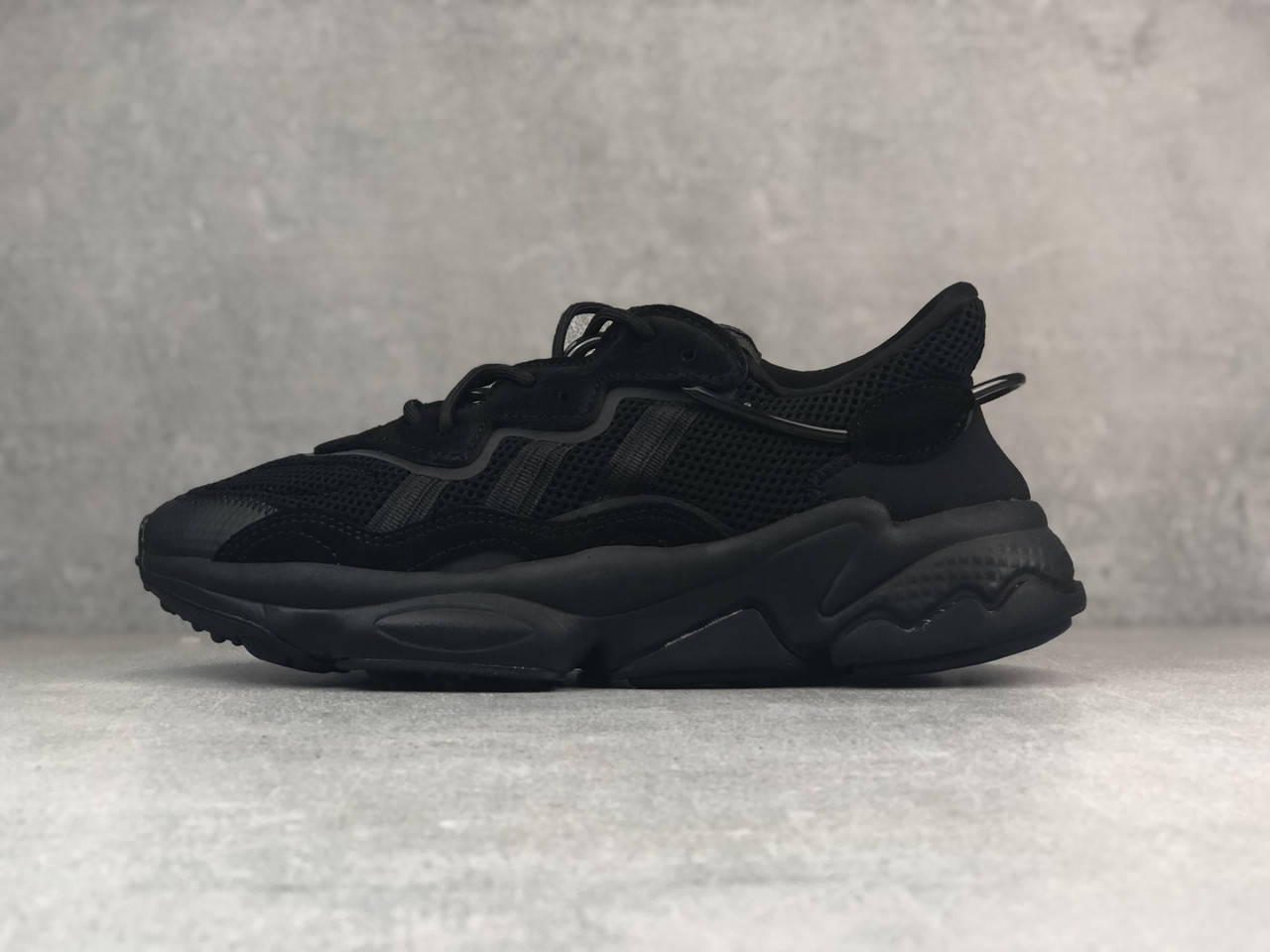 

Мужские кроссовки Adidas Ozweego