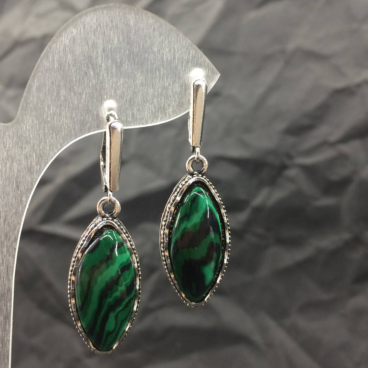 

Серьги с Малахитом (иск.) вытянутый овал 13*25мм