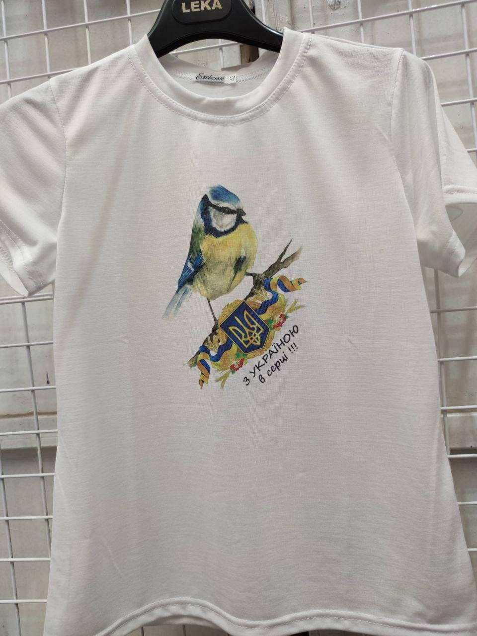 

Футболка женская патриотическая с надписью "З Україною в серці!" 40-50 рр, Белый