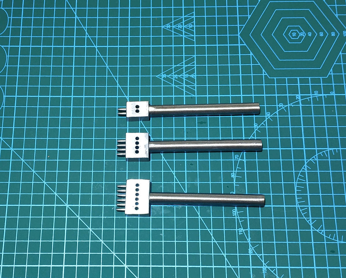 

Пробойник для кожи 2+4+6 зуба 4 мм строчный просечка вилковая инструмент для кожи