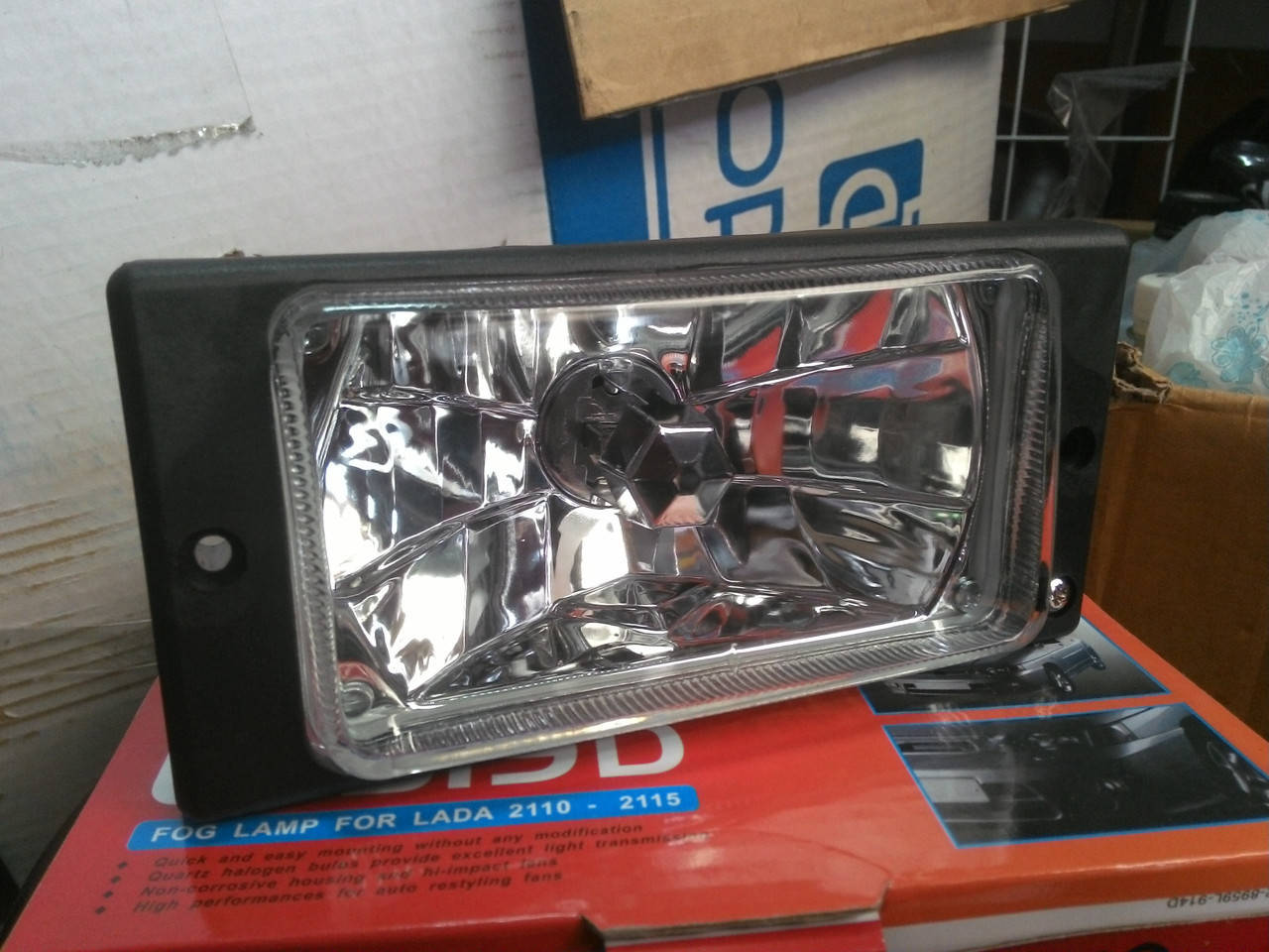 

Фара противотуманна ВАЗ 2110, 2111, 2112, 2114, 2115 DLAA 519 BW (комплект 2 шт)