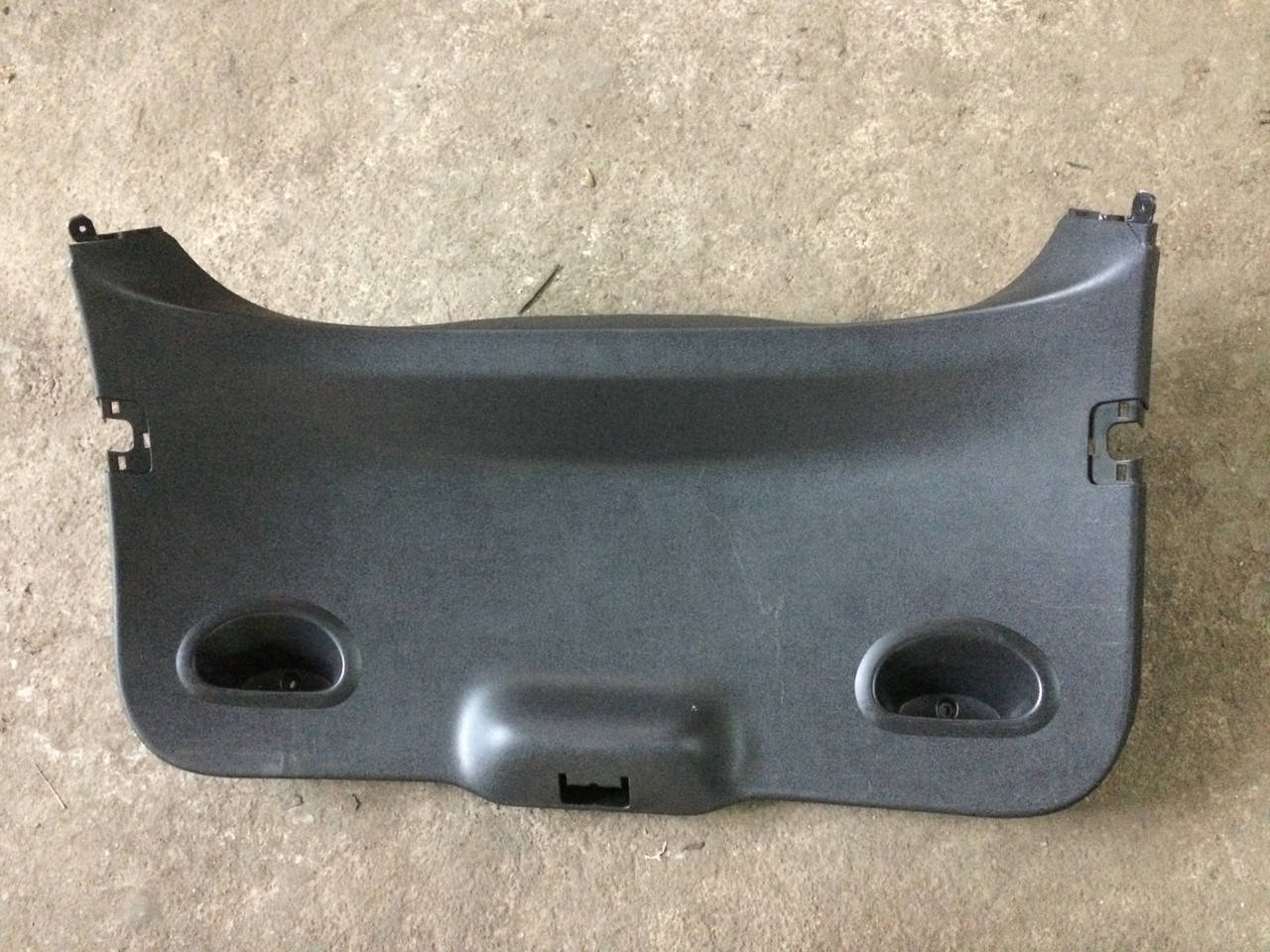 

Обшивка двери багажника нижняя Renault Megane 3 909020012R