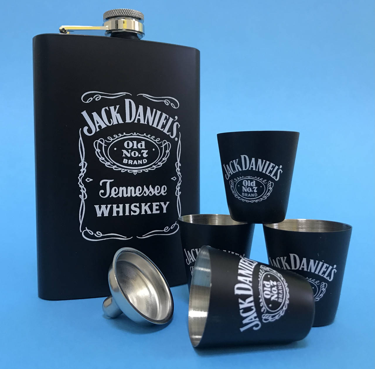 

Набор подарочный- фляга 270 мл, 4 рюмки. лейка "JACK DANIELS", Разные цвета