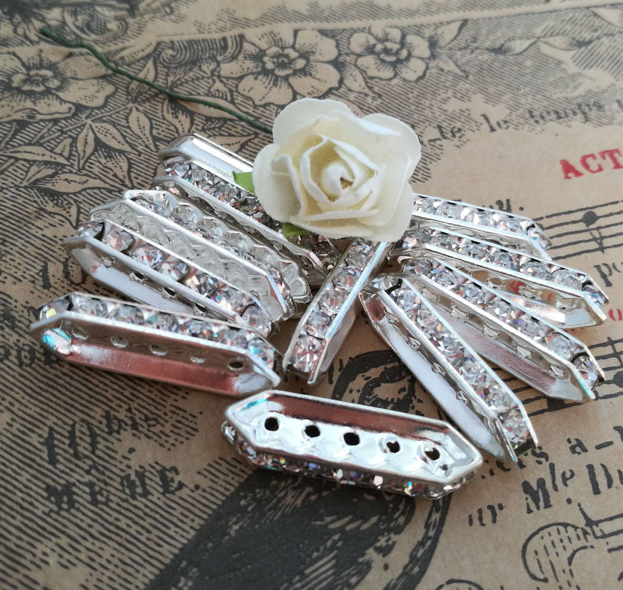 

Розділювач на 5 дірок зі стразами "смужка", 4х8х27 мм