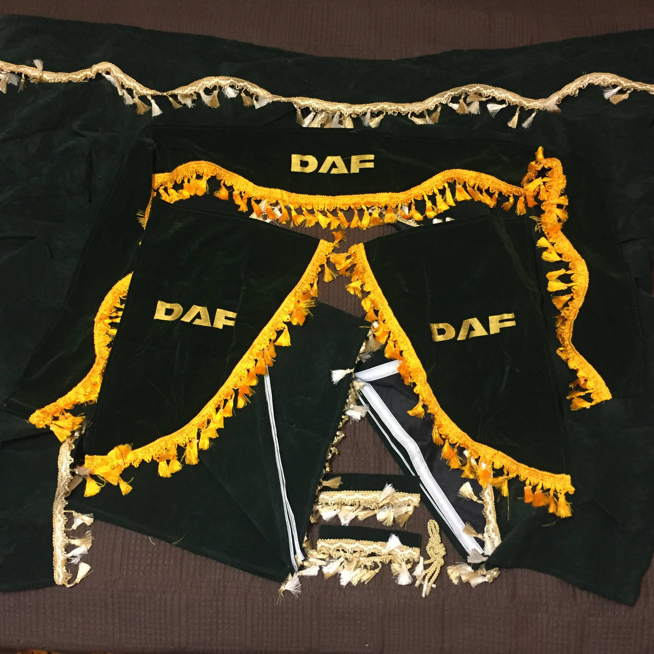 

Шторы в кабину DAF полный комплект зеленые