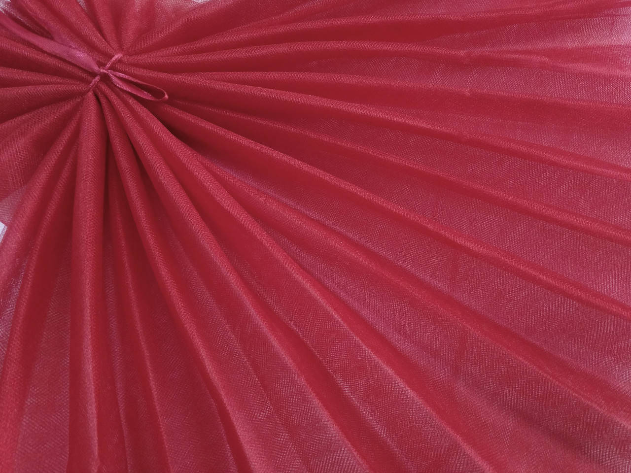 

Фатин, красный