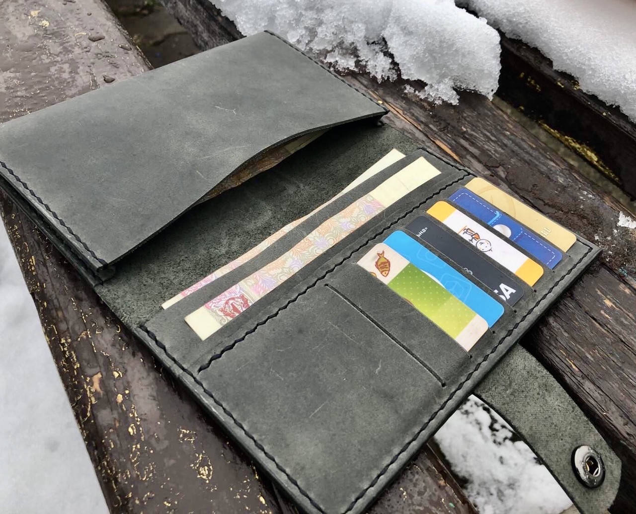 

Кожаное портмоне ручной работы с именной гравировкой. Кожаное мужское и женское портмоне. Кожаный кошелек., Серый