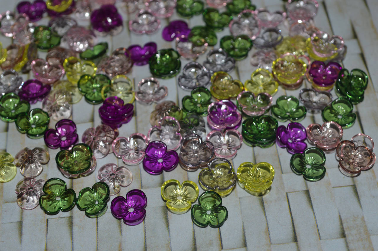 

Цветочек прозрачный цветной. бусины. акрил. 10 на 3 мм, Белый