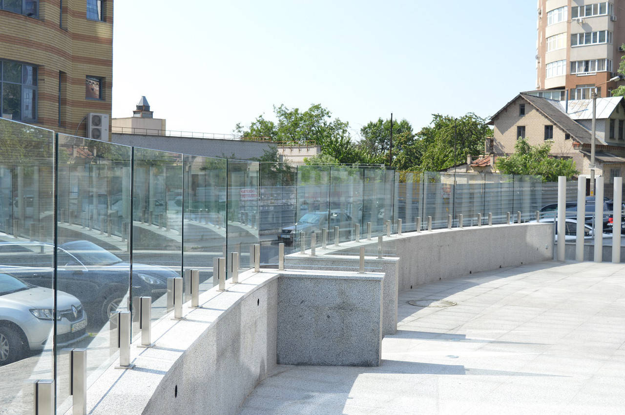 

Стеклянные ограждения для балконов и террас, балконные перила из стекла, фурнитура из нержавейки, установка