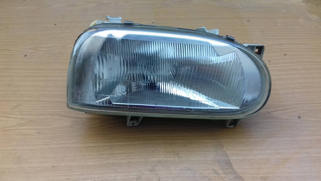 

Фара Volkswagen Golf 3 Saturnus ( R )