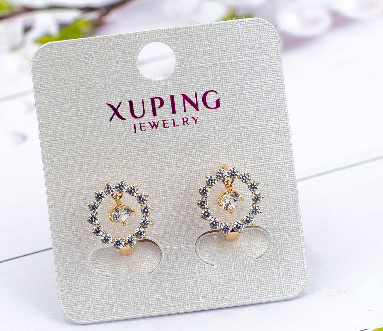 

Серьги мед золото Xuping с белыми фианитами – позолота 18К, высота 15мм, ширина 12мм.