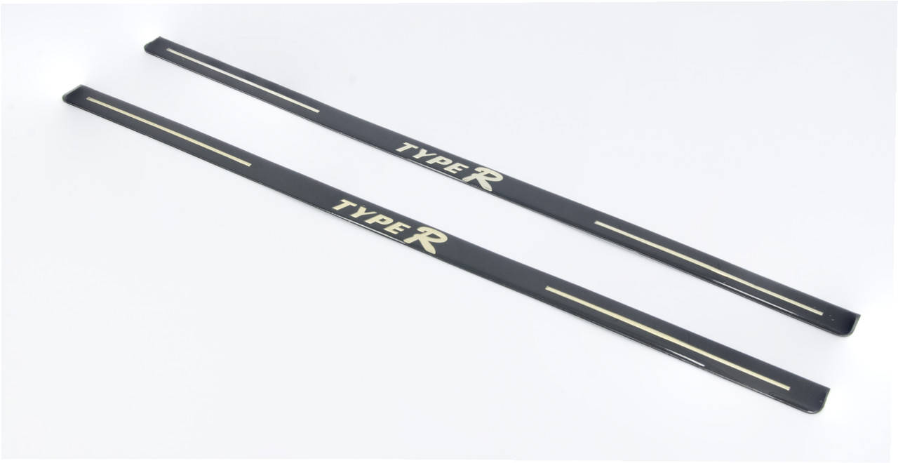 

Защитные декоративные наклейки на порог автомобиля TYPE-R / 52 см