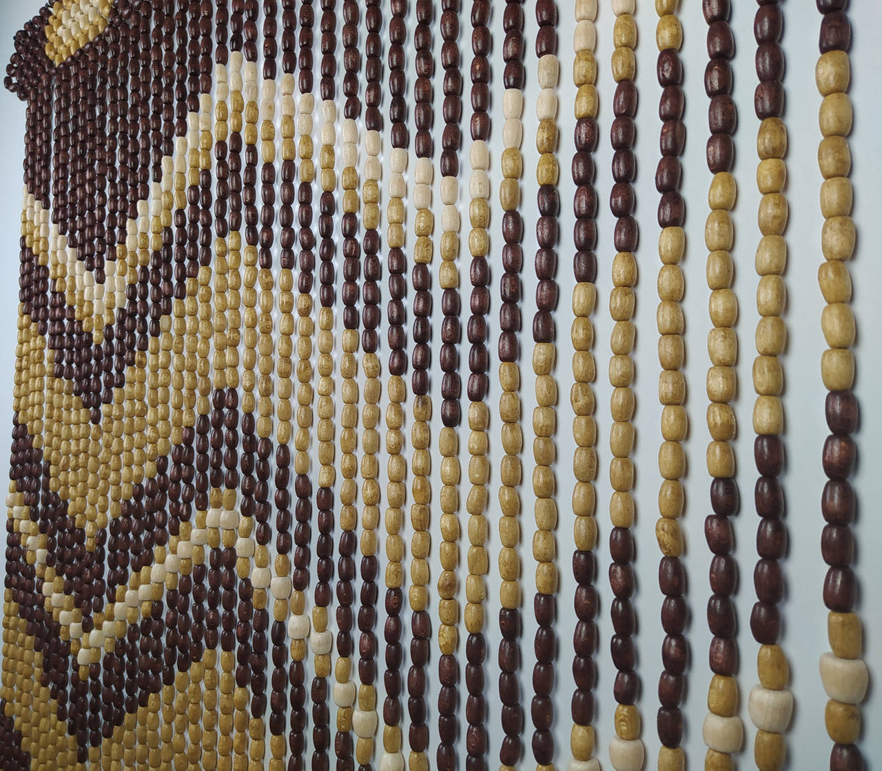 

Шторы из деревянных бусин на 40 подвесок ширина 1 м, высота 2 м.